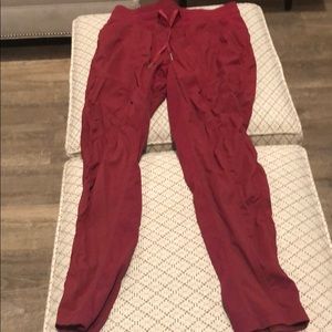 Lululemon dance pant III SIZE 4 capri.